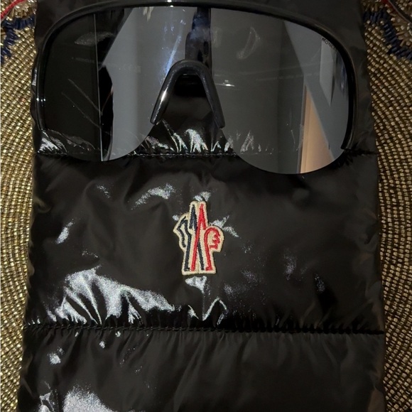 Moncler Black Shield Ski SunGlasses Goggles New Never Worn W/Original Case - Picture 10 of 10